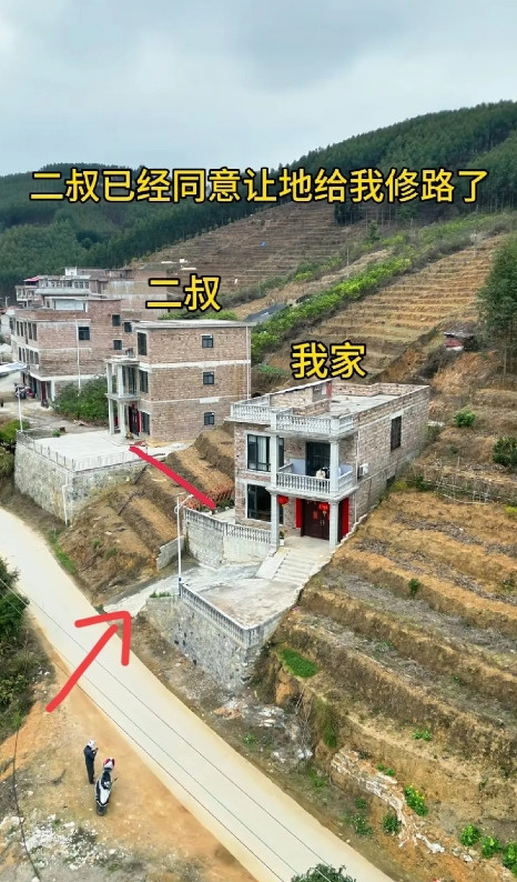 哎呀，万万没想到啊！新房建好了，为了没多大灰尘还有涨水时不冲到地基，把房子建在了