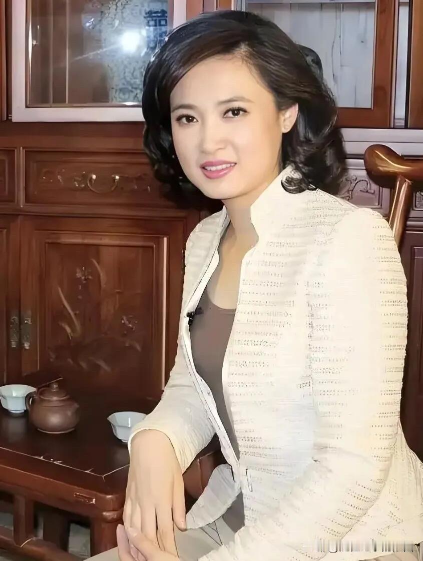 最美的女神，纯天然的脸，自然老去的脸，到了50多岁了还那么漂亮，她不光五官好看，