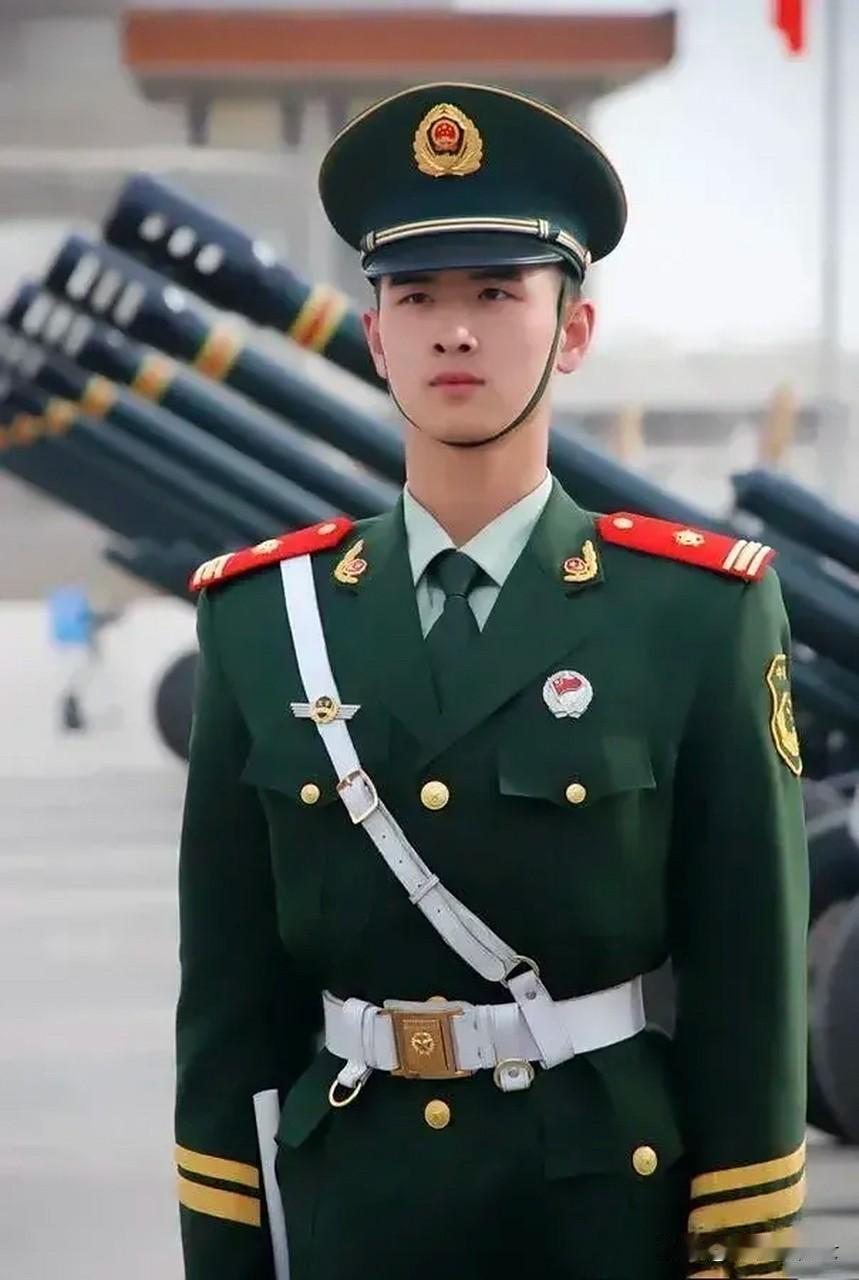 今天和闺蜜闲聊，不经意间就聊到了当兵这个话题。闺蜜谈了个从部队复员回来的对象，是