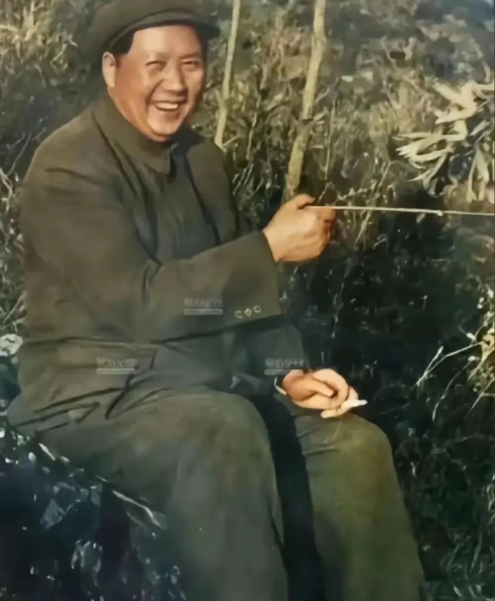 他老人家笑了，朴实、善良、慈祥、和蔼、可爱、可亲。博览群书，腹有诗书气自华，才