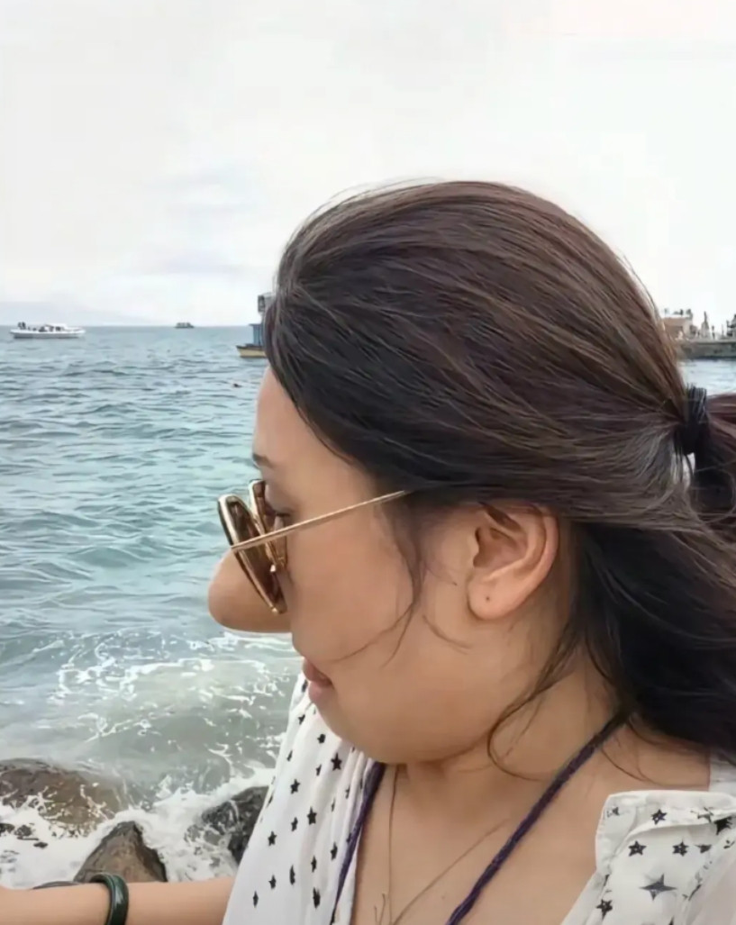 我该死老公给我拍的照片，我的美一点没照出来。