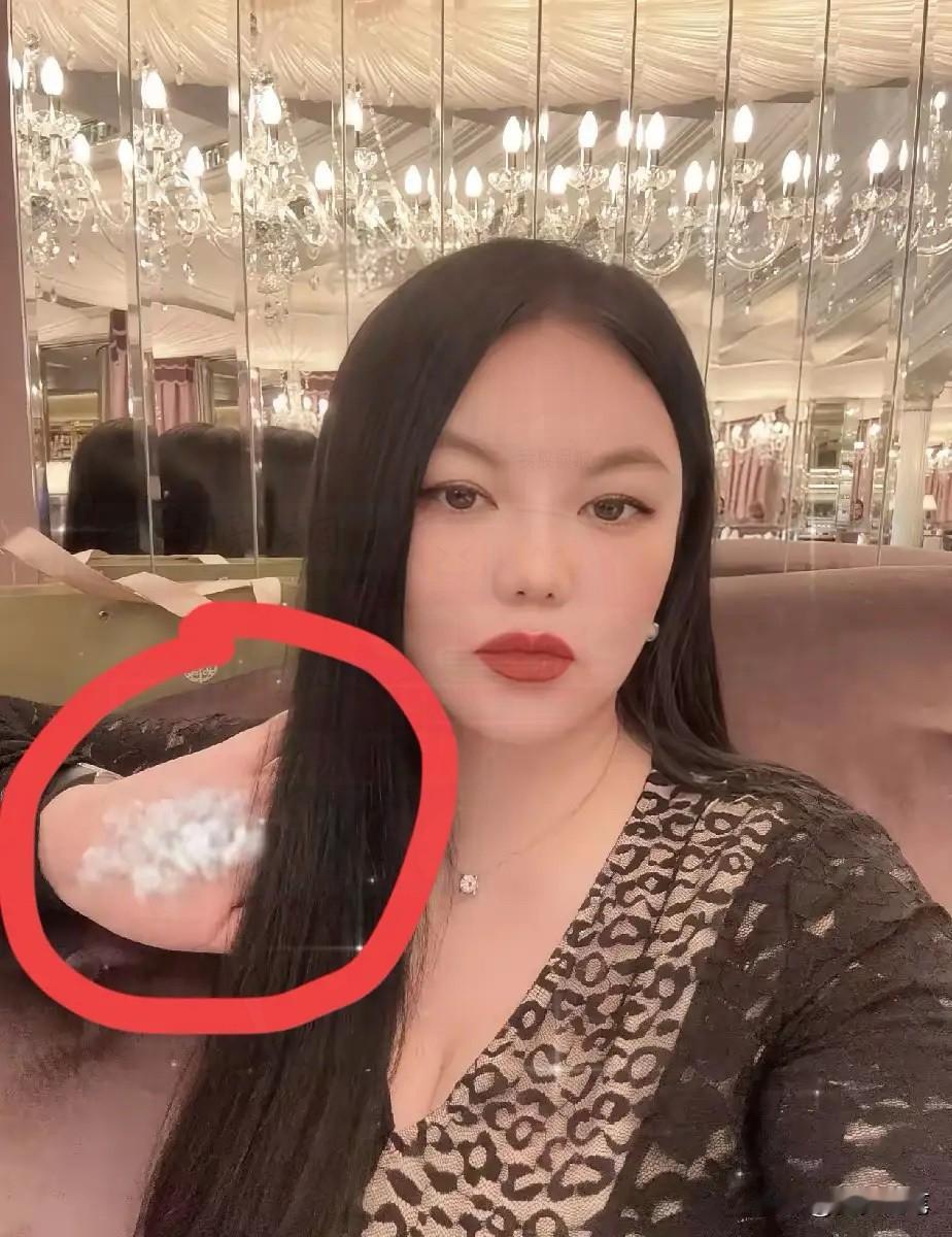 真是该打码的地方不打码李湘的脑回路真的和一般人不一样看到她的自拍照你就明白了