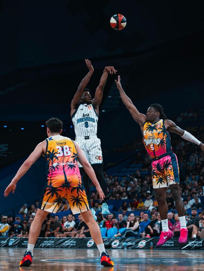 澳洲NBL新一轮球员“人才输出”潮即将来袭，据当地媒体报道，外援布罗金顿计划在本