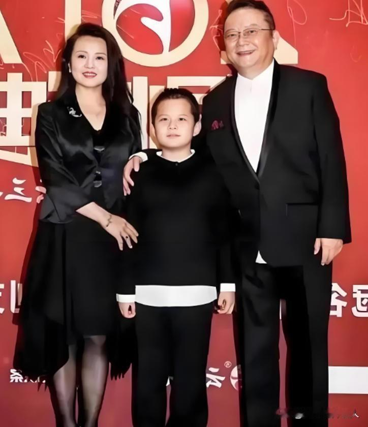 1997年，王刚花200万送女儿出国留学，没想到她却要嫁给老外，王刚极力反对，不