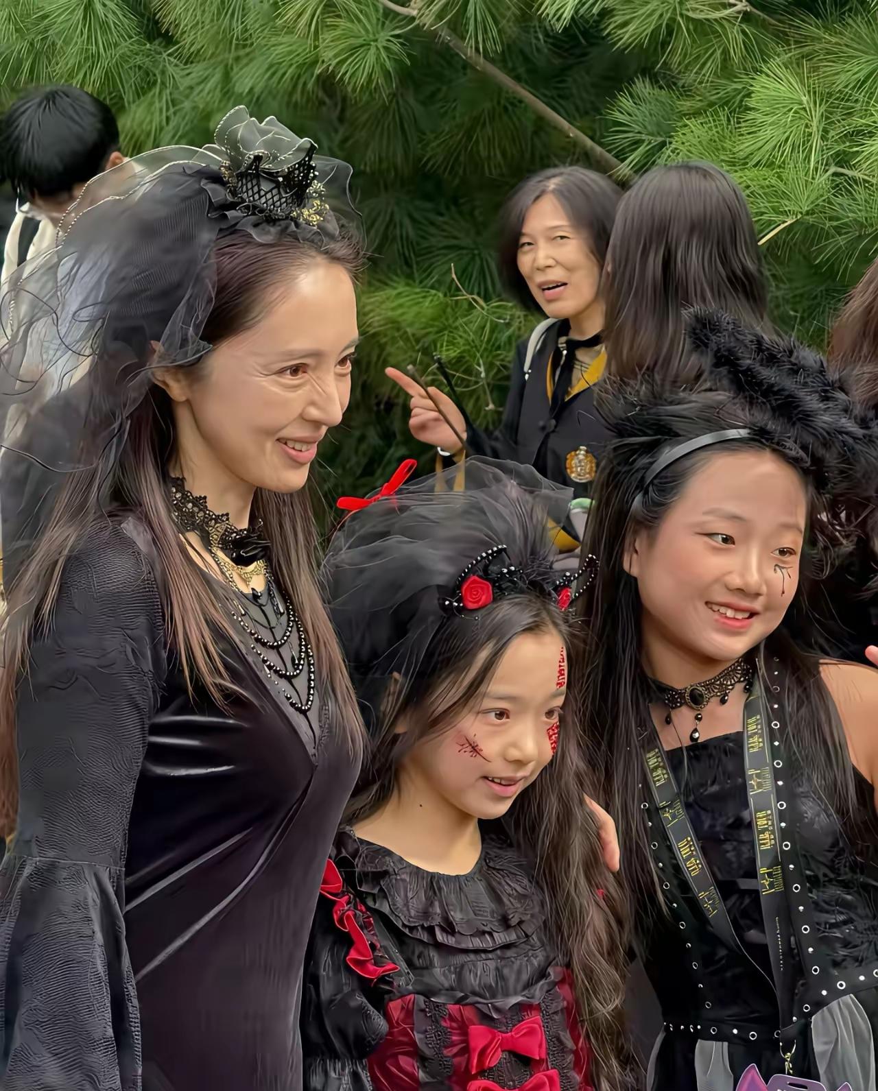 我的雪花女神龙啊，这才几年的时间，怎么就老成这样了。印象中董璇也才40出头