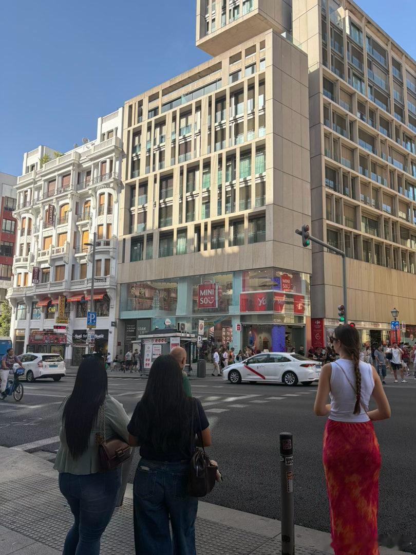 hello，不说谁知道这是在欧洲？常德街景也是这样的​​​