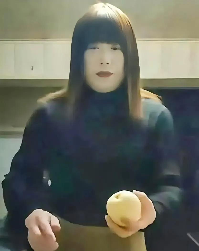 弱弱的问一下男人们，他真的好看吗？给人一种母爱，体贴，包容的感觉？[捂脸哭]