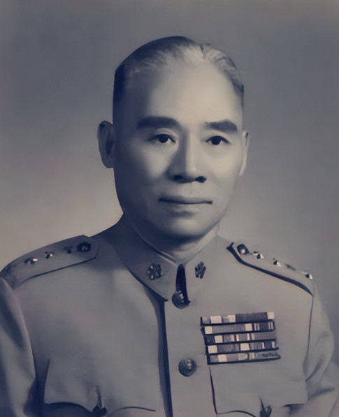 1950年，顾祝同跟着蒋介石跑到台湾。这时候，他的死对头陈诚找上门，跟蒋介石说