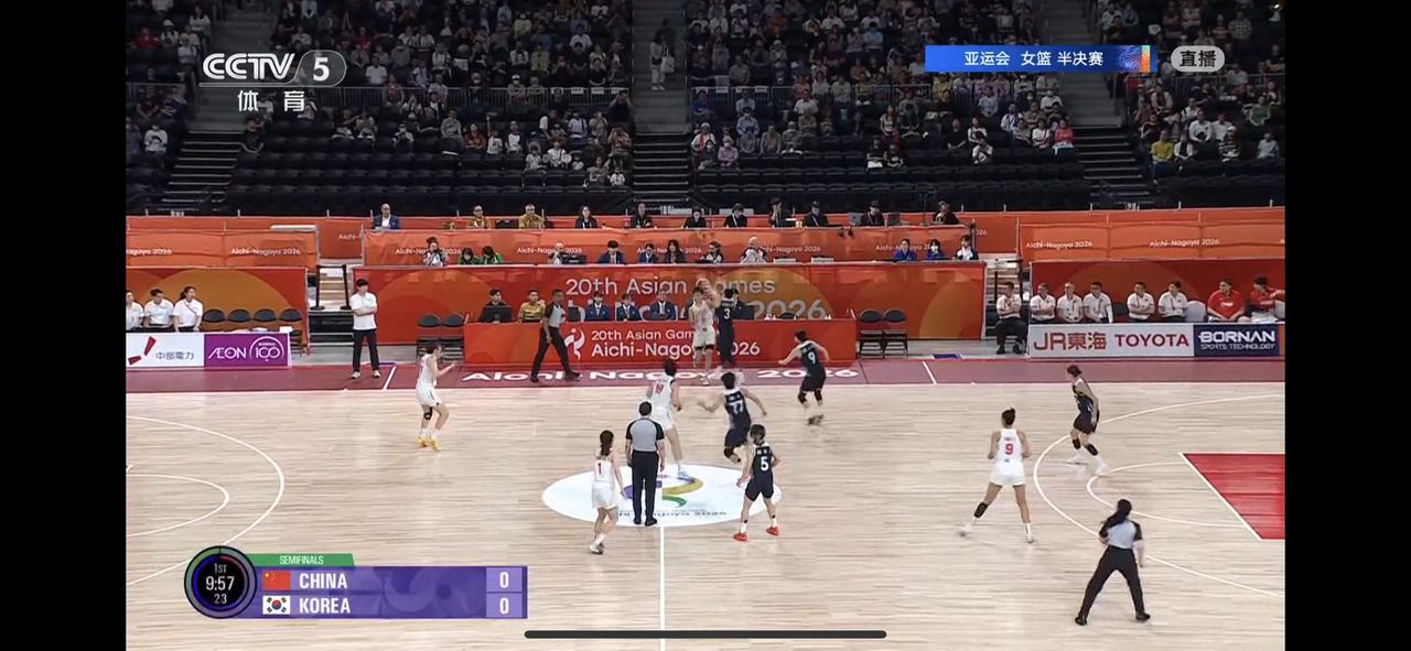 中国女篮雪藏高中锋并不是一个好的选择中国女篮正在与韩国女篮的半决赛，首发阵容