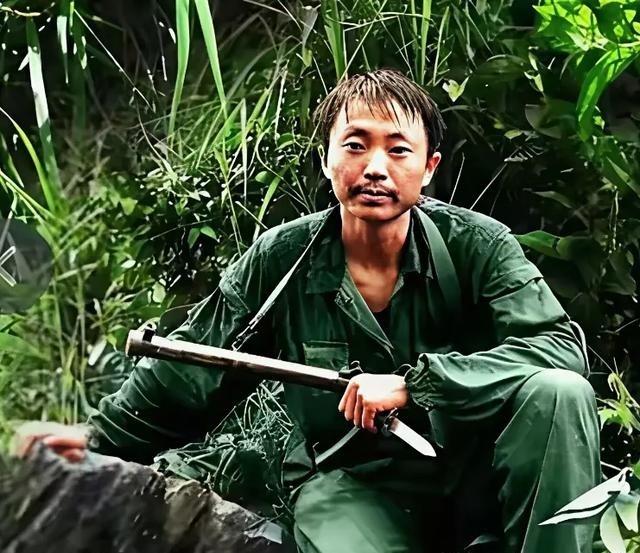 这人叫邵军青，本来是机关里画地图、算距离的参谋，一天兵都没带过。1987年，他主