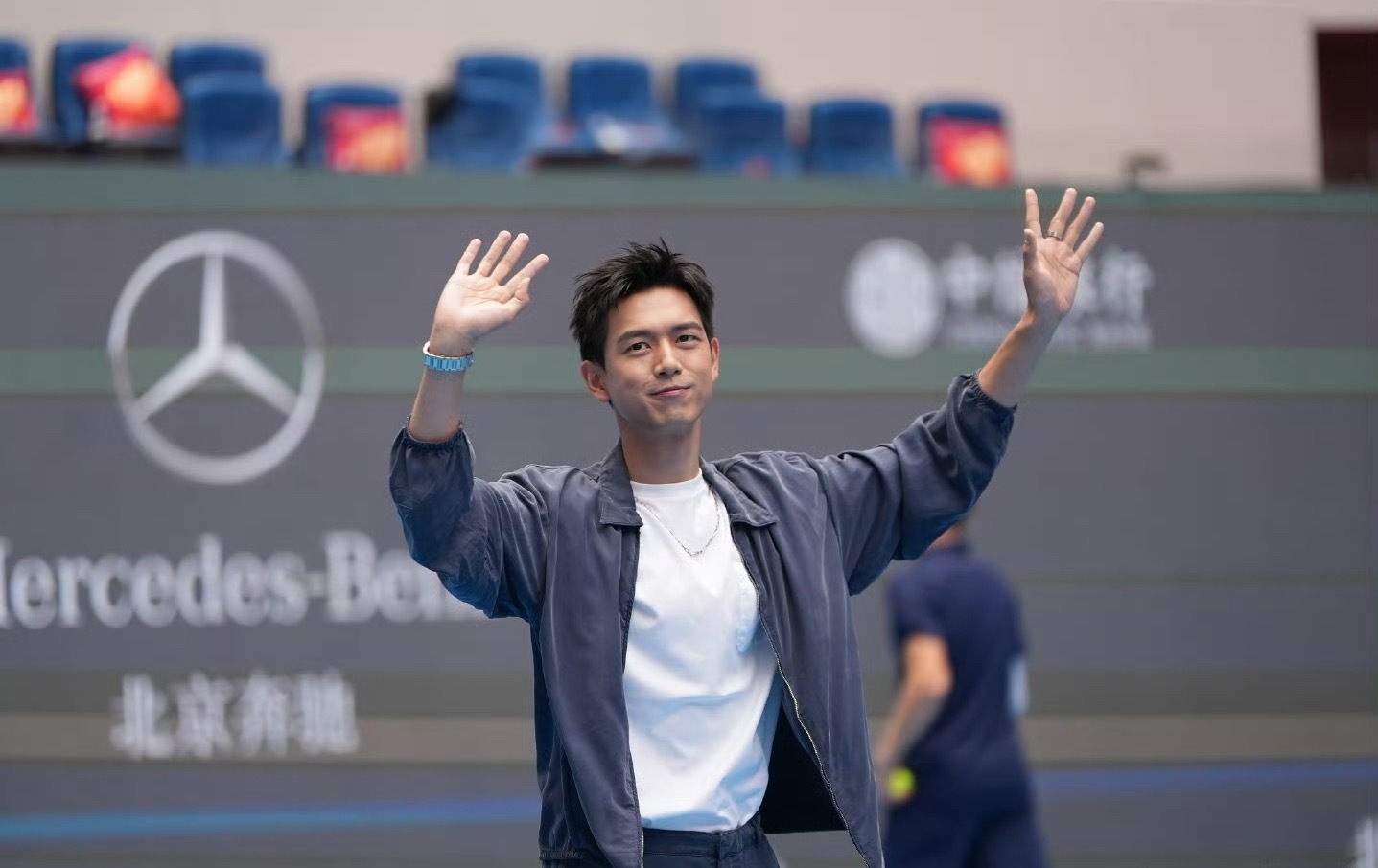 李现？天喔！这么苍老了？又黑皮肤也差黑眼圈也重和以前的照片视频完全不一样啊ATP