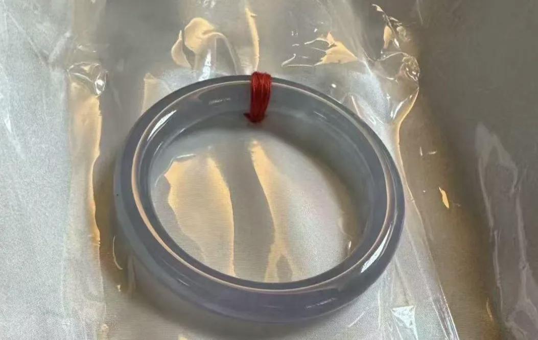 7万翡翠镯寄成空包裹！顺丰只赔800？这些法律“坑”你必须懂广东做珠宝生意的黄女