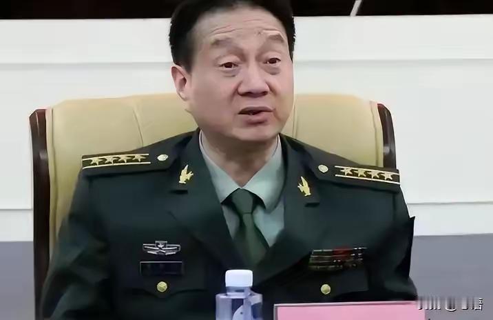 1979年，一个入伍52天的炊事班新兵，连炸越军3个碉堡，师长拍桌子：规定是死的