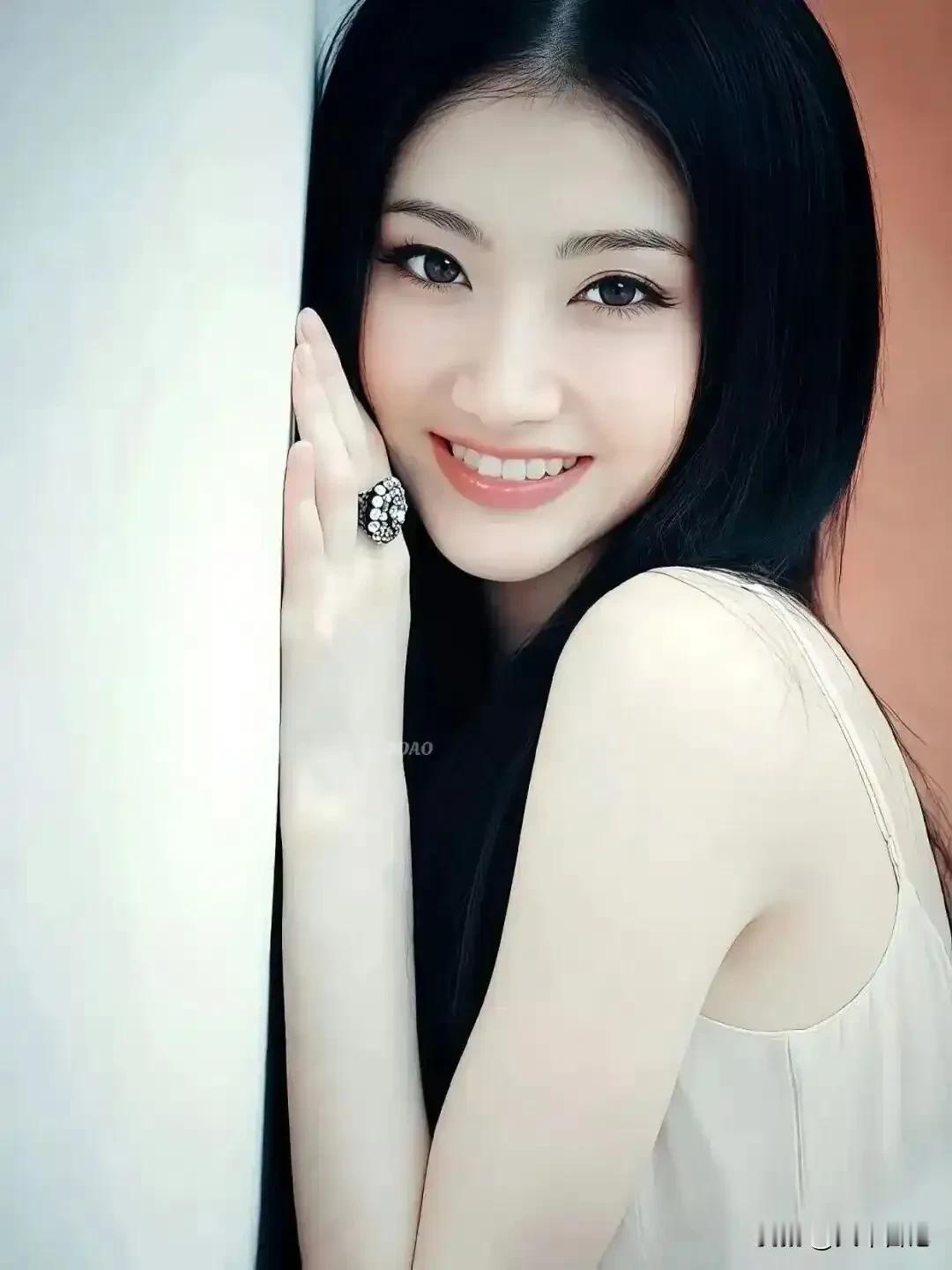 1. 看景甜早年的照片真的会被惊艳到！重温景甜以前的照片，才发现她的美从来都