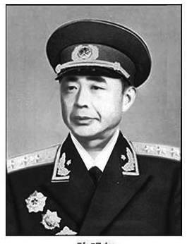 1959年，陈明仁去北京开会，带枪进了会场。大会秘书长彭真让贺龙帮忙，把陈明仁的