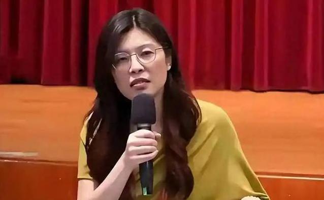 台湾的某些政客又在玩文字套路了！郑丽文接受采访时就说“台湾不会变成香港，倒有可能