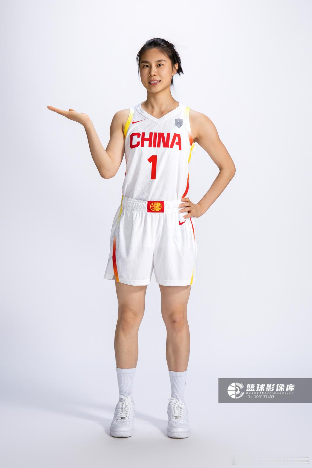 中国女篮主力后卫王思雨下赛季加盟澳女篮南区飞人队剑指WNBA据权威消息确认，中