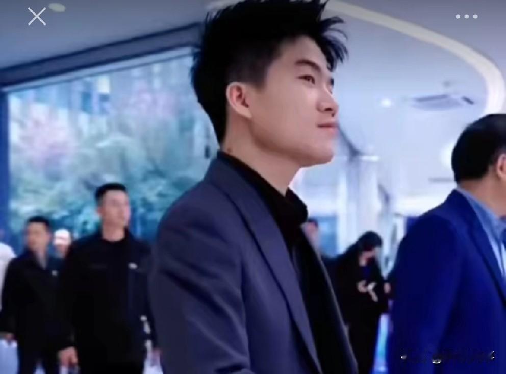 “东方甄选”因董宇辉离职，去年净利润骤降99.6%！媒体