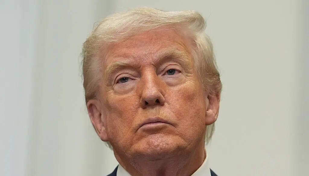 美国要对伊朗动手的时间线真的曝光了，而且这次不是嘴上说说，是分了两步走的狠招。根