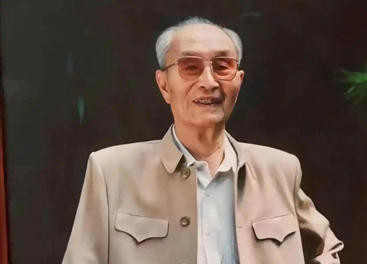 1975年，张爱萍将军落难，妻子李又兰走投无路，跑到医院求粟裕大将出面保人。粟裕