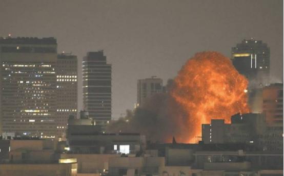 炸死一名将军，仇家顶多是另一支军队。炸死一名宗教精神领袖，仇家是全球数以百万计的