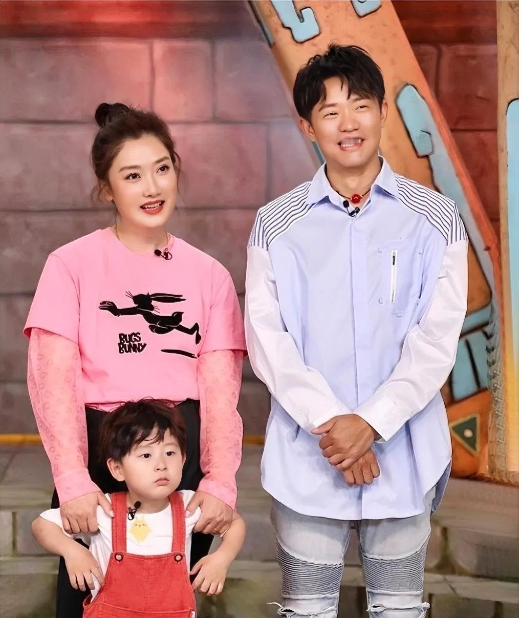 吴宗宪评价凤凰传奇：“我觉得他们的关系太假了，一男一女在台上跟夫妻似的，但是分完