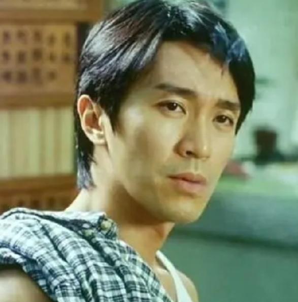 周星驰的喜剧路线，为什么没有接班人？ 1990年，周星驰主演的《赌圣》拿下