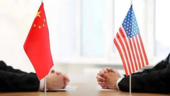 在英国留学的经济学博士岳建勇发出警告，别看现在中国经济是世界第二，但是还有两个大