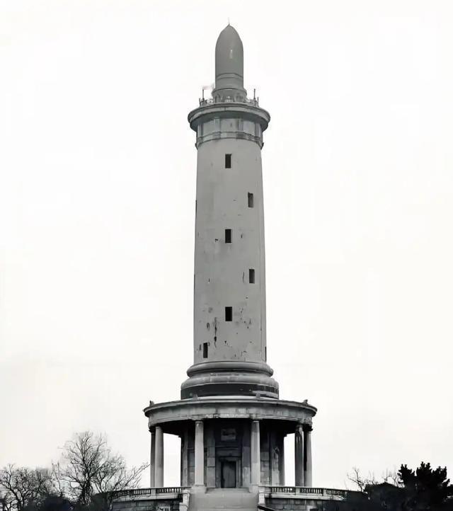 太蹊跷了！大连旅顺一座老塔刚传出要拆，日本立马跳脚，开口就讨“废料”，结果地基下