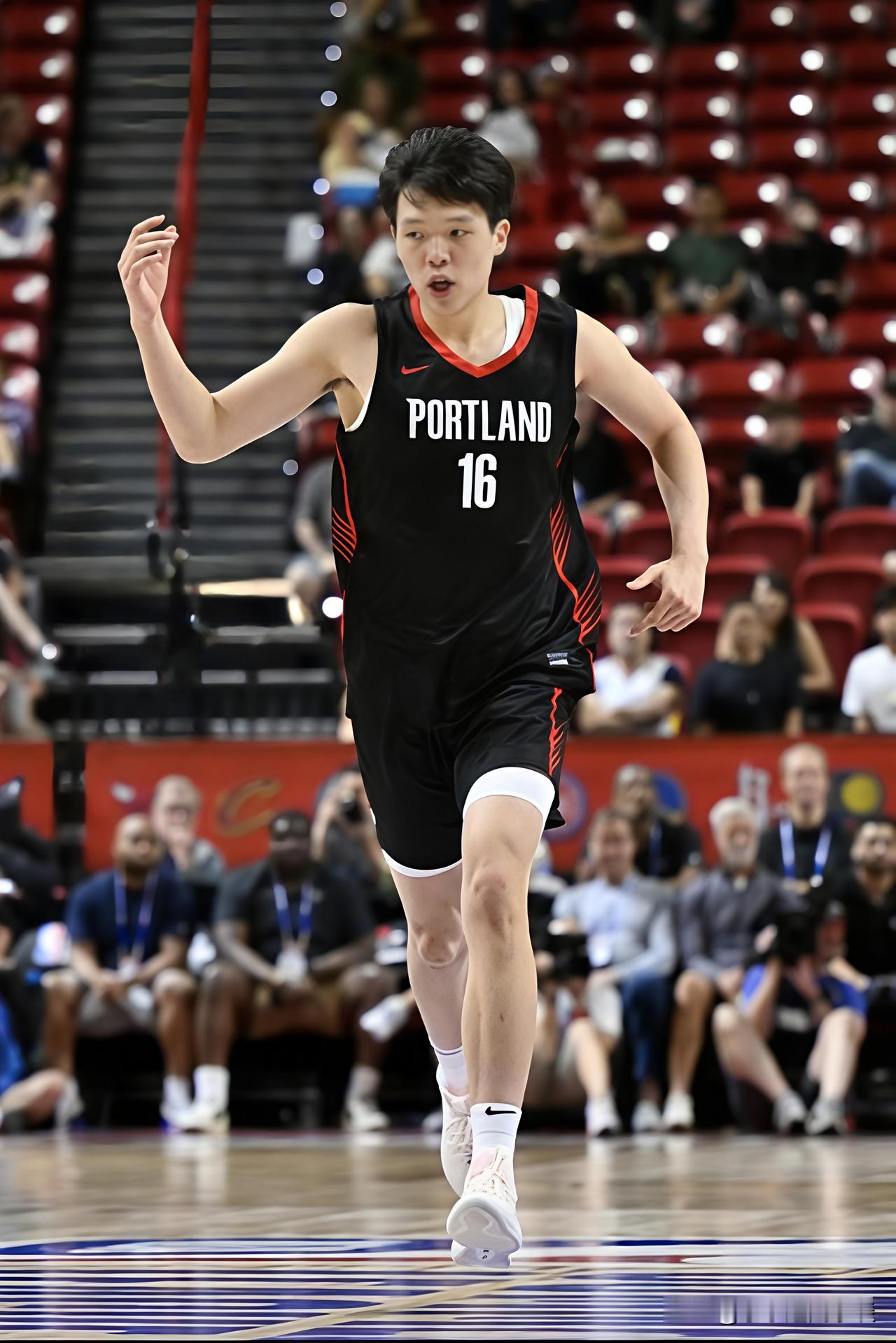 杨瀚森迎来NBA生涯首次先发登场！一个细节像姚明，未来可期！！！12月8