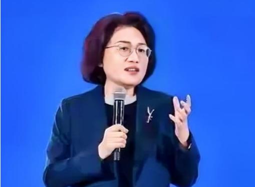 全网吵翻了！何庭波发布”韬定律”震惊全球，本以为一片赞誉，结果迎来铺天盖地质疑。