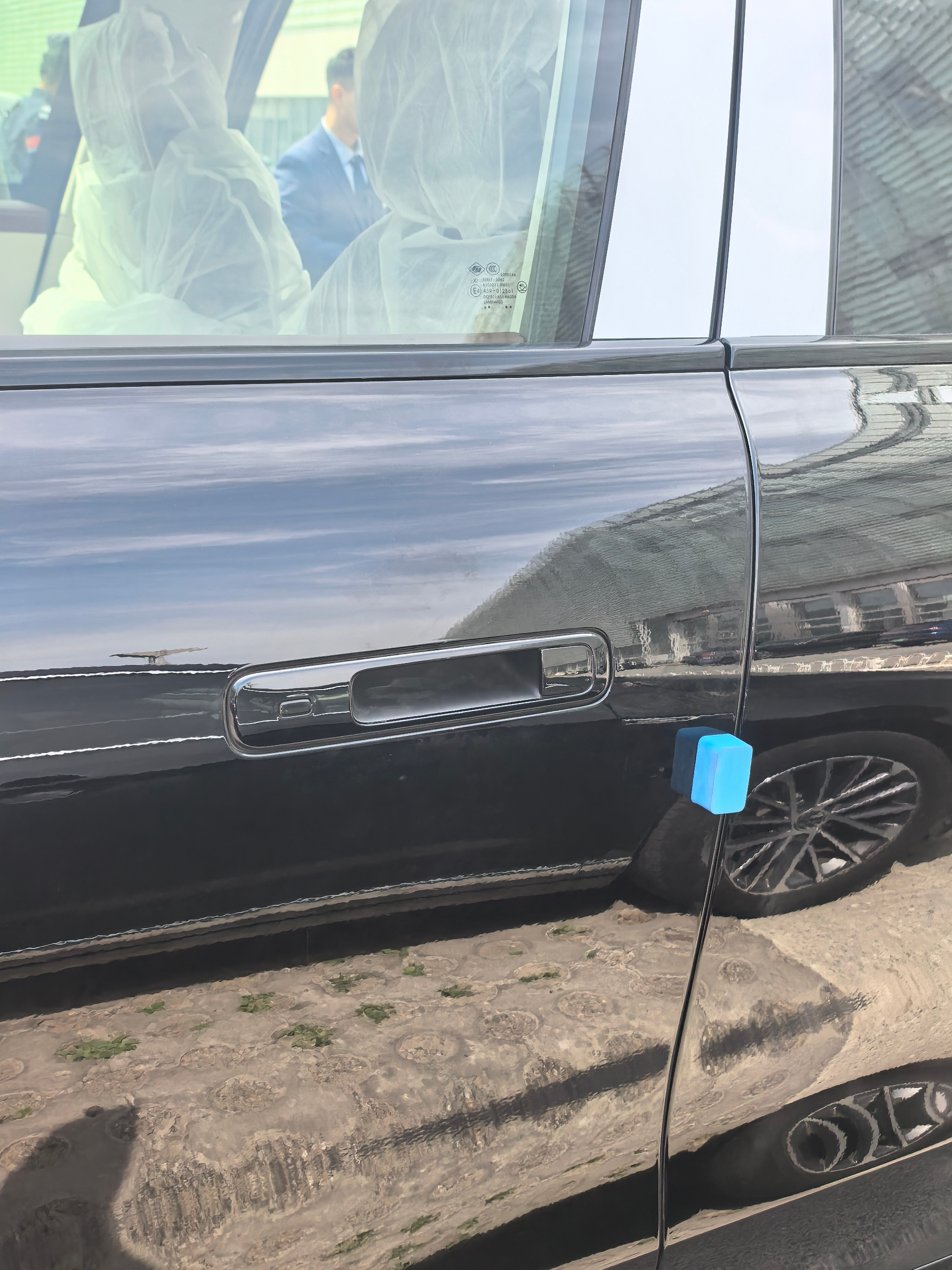 问界M9已经到店了你的非凡大师版估计还会晚一些