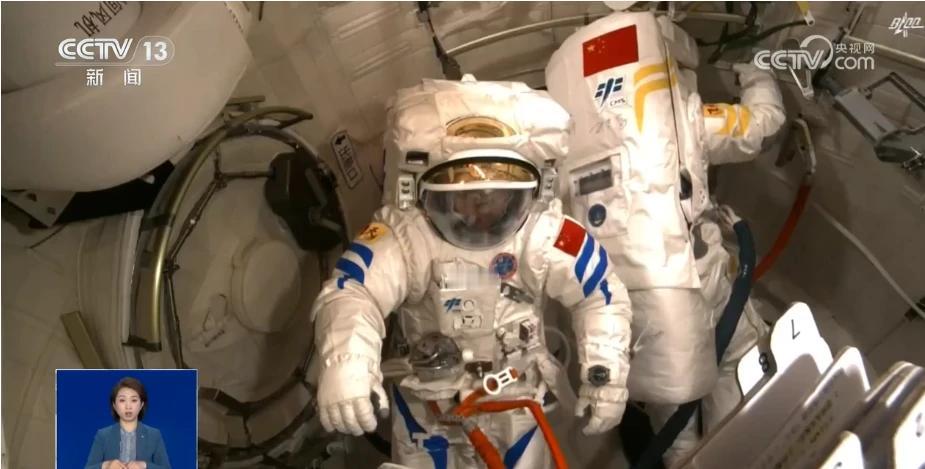 舱外航天服帶回来一段时间后，肯定是要在国家博物馆展出，这是人类在太空使用的真正舱