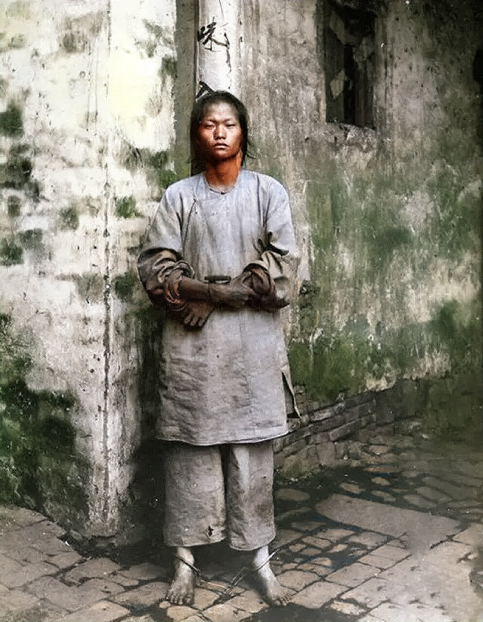 1895年，图中的女子因杀害外国传教士被判死刑，这是她生前最后的照片，可以看出脚