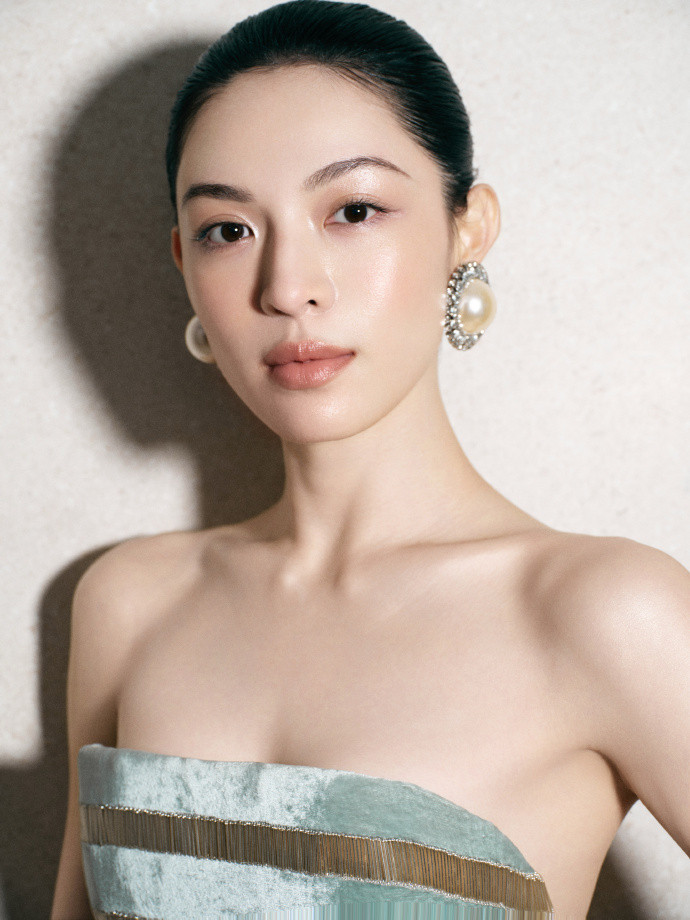 1.杨紫已经在转型的路上了，这次的《家业》就是一次尝试，她这两年都会以大女主作品