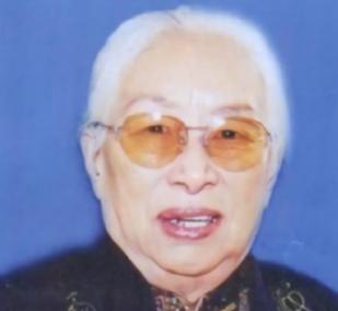 陈赓大将离世，妻子傅涯苦等31年。1992年，74岁的她首次赴台探亲，刚下飞机瞬