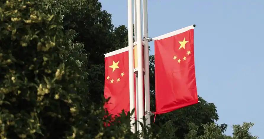 这话直接戳痛无数网友！网上流传一句：“要是非得走上那条路，先辈的血就等于白流了！