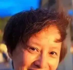 著名演员徐露五十岁变化太大，很年轻时比真的一言难尽。年轻时那是真的美啊，满脸