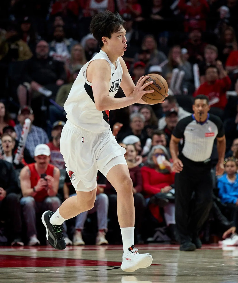 NBA季前赛，开拓者111-118不敌勇士。赛后，开拓者主教练比卢普斯接受了采访