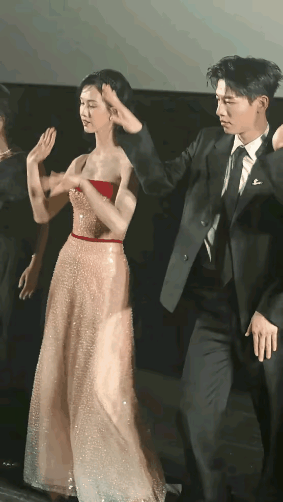 这两位天生就不是舞者！不完美的舞者最可爱舞者