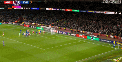 阿森纳2比0埃弗顿-精彩进球：第90+7分钟，皮克福德弃门参与进攻，道曼过人