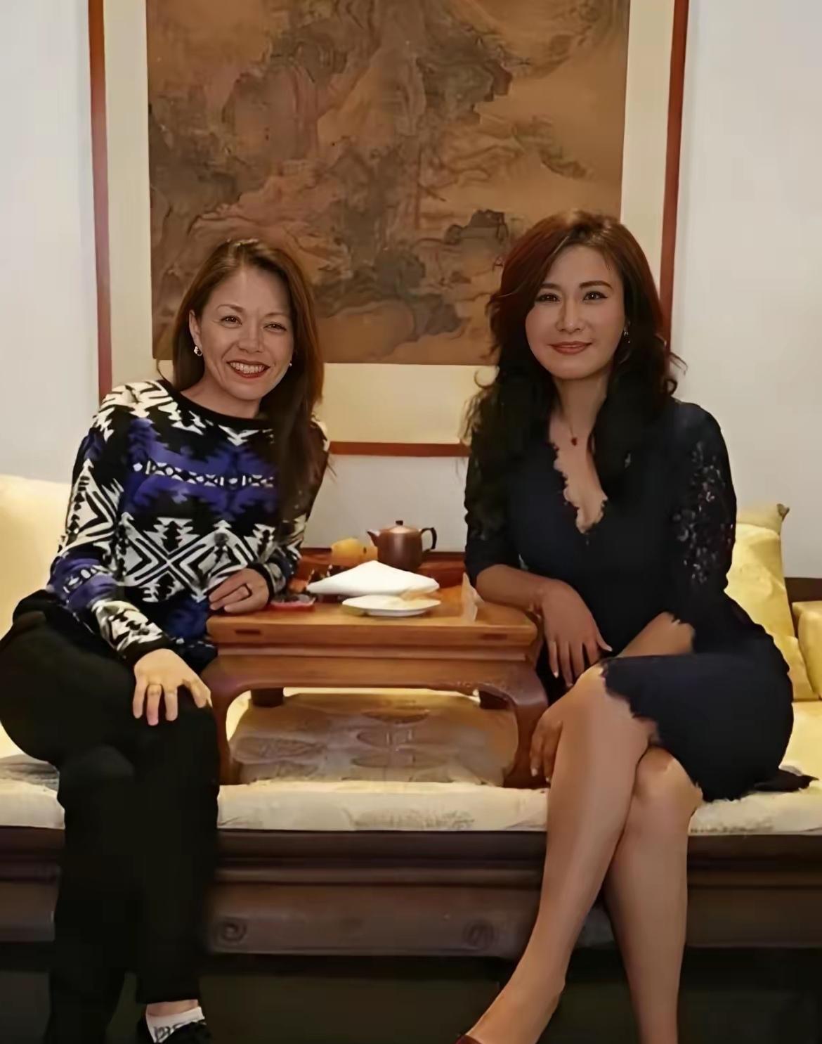 王茜，1968年出生，今年57岁。她2000年在《重案六组》饰演警花季洁，200