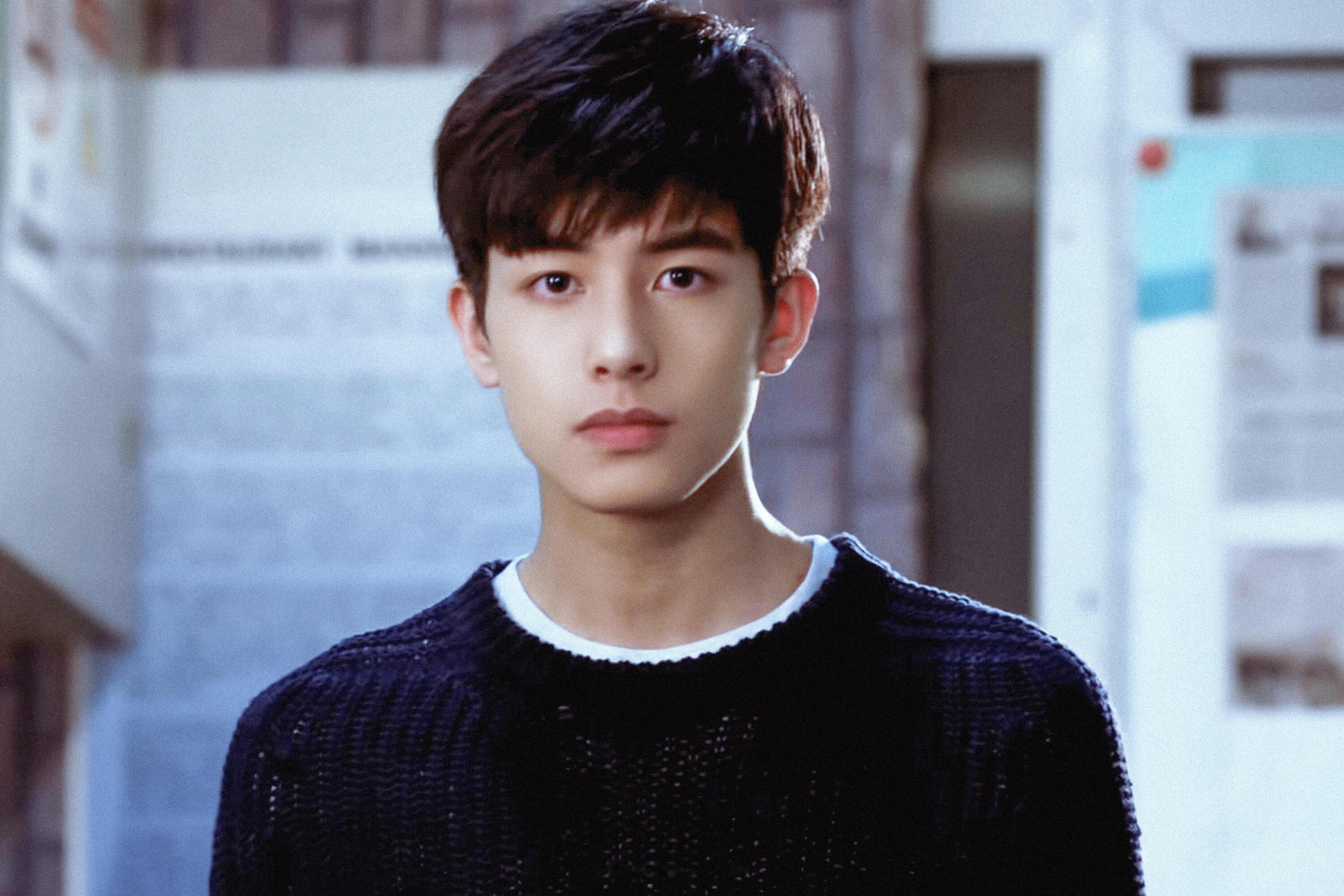 ·十七岁的奶龙·宋威龙的脸真的没有尴尬期啊还没长开的时候就好帅，又奶又萌好可爱