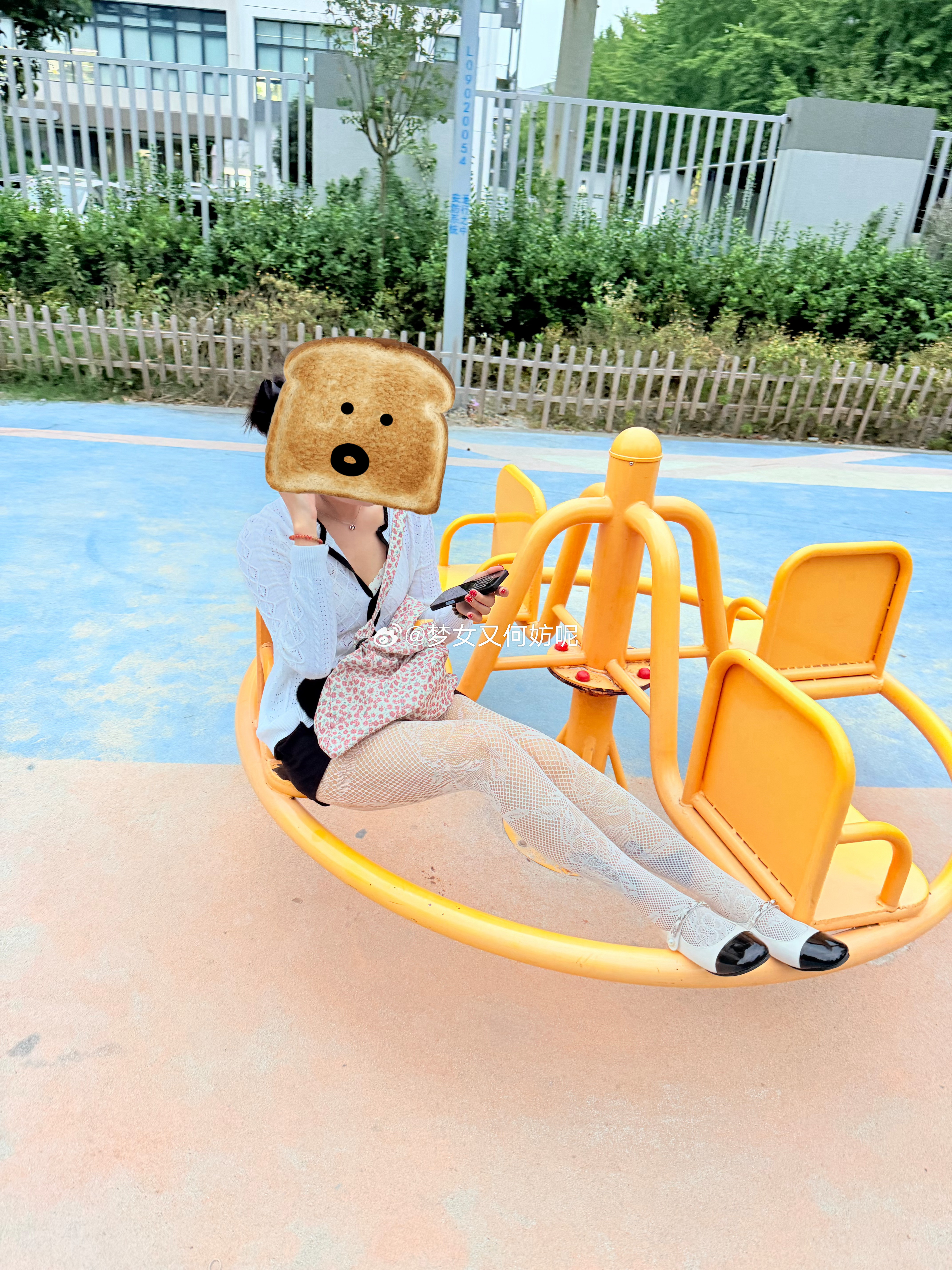 主要我上学的时候经常离家出走没地方去就去公园…​​​