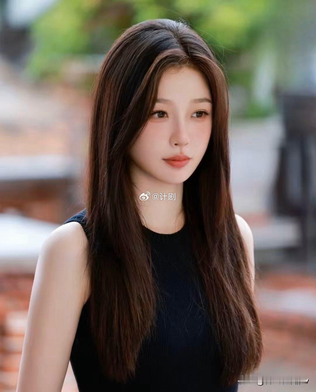 虞书欣和赵露思一样彻底翻盘了？前段时间，赵露思的《许我耀眼》空降爆火，助赵露思重