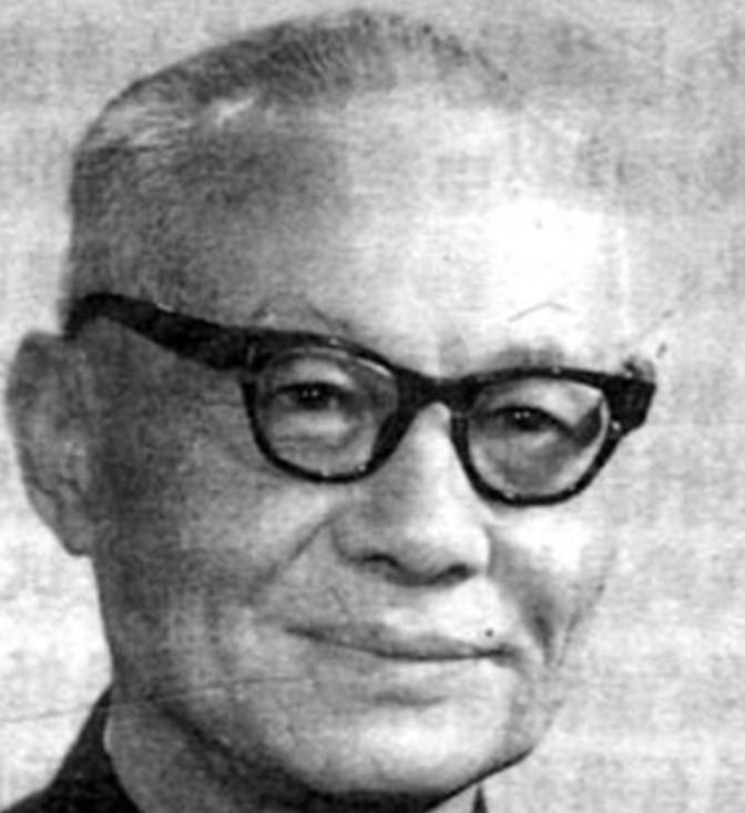 1979年，在一次大会上，杨显东鼓起勇气批评陈永贵，表明大寨的罩子必须要去掉，不