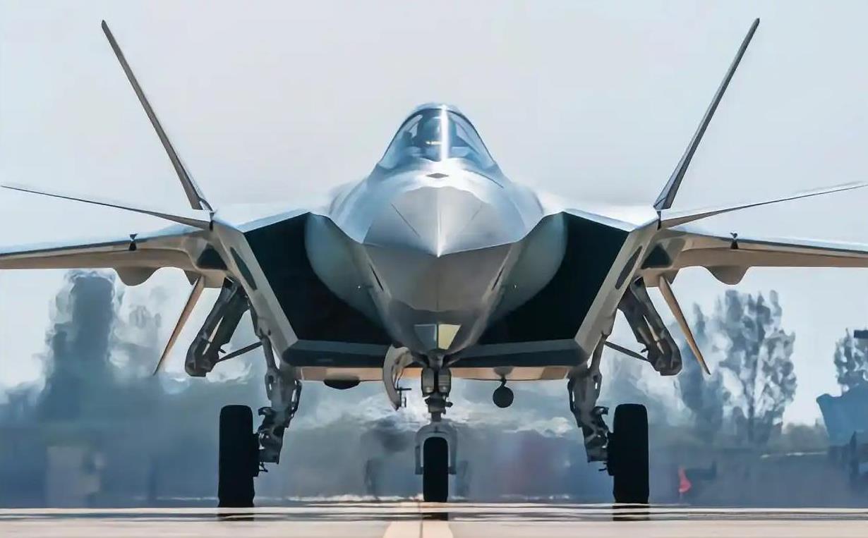 中国空军科技已经领先美国10-20年：①空空导弹：我国霹雳15大概在2016年