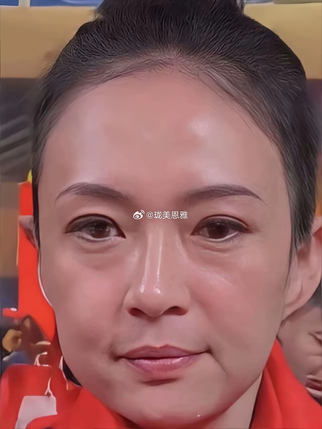 章子怡的脸垮了，按道理不应该啊她还不到50岁啊。问题她还是骨相美女啊​​​