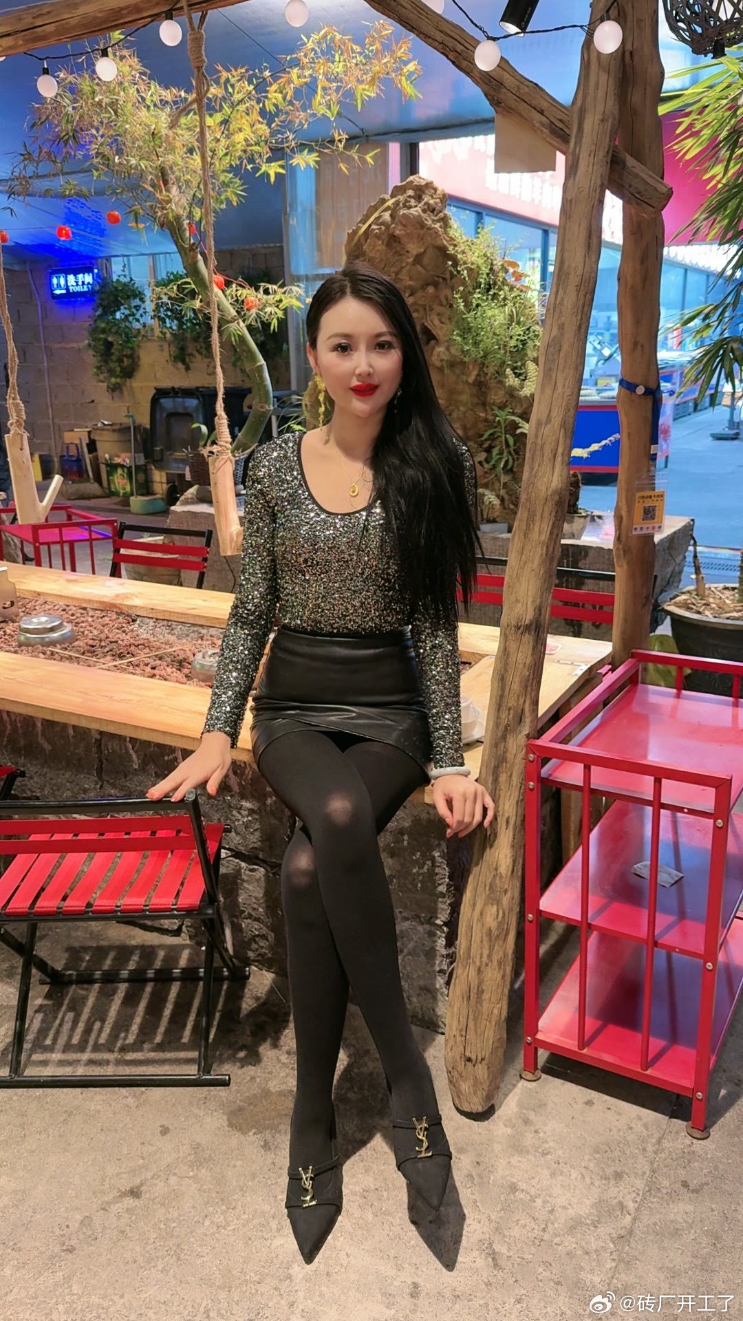 韵味十足哦美女穿搭