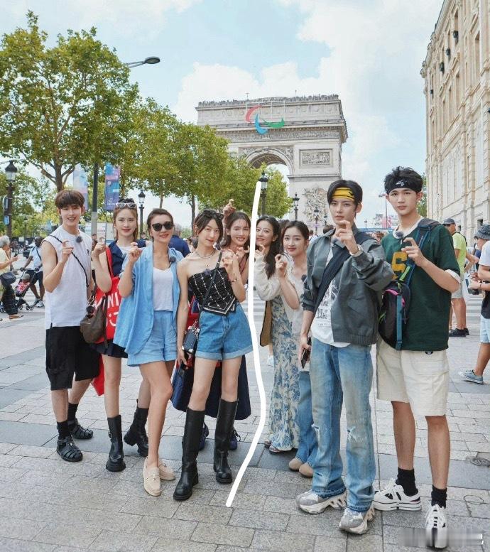 这张合照的站位也很好品[doge]​​​